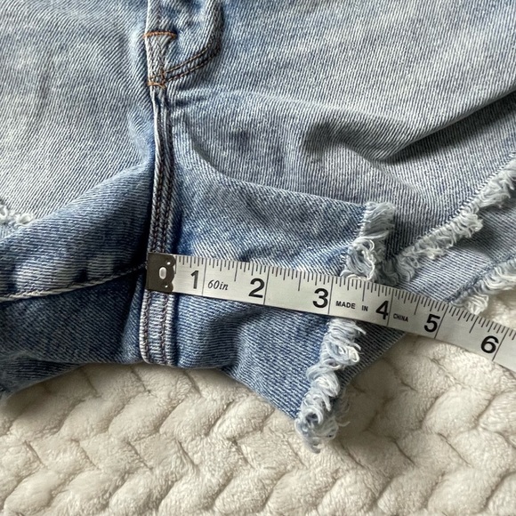 Good American Good Curve Denim Shorts 25 - Picture 5 of 7